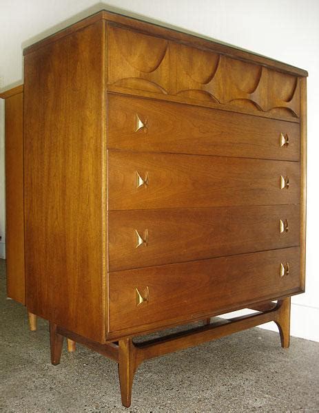 Broyhill furniture industries was launched in lenoir, north carolina by brothers thomas h. Broyhill Brasilia Tall Dresser