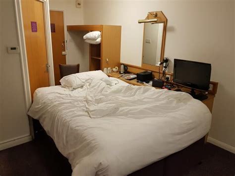 Premier Inn Guest Rearranges Room To Have Power Socket Next To Bed