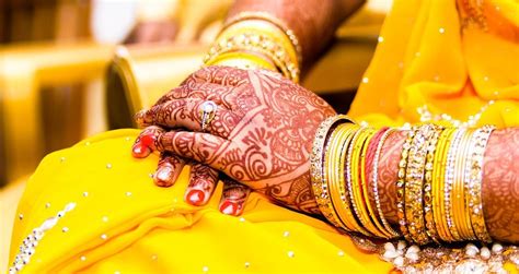 Top 10 Gold Jewellery For Your Mehendi Ceremony Worthview