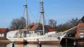 Segelschiff treibt führerlos auf Fluss in Greifswald