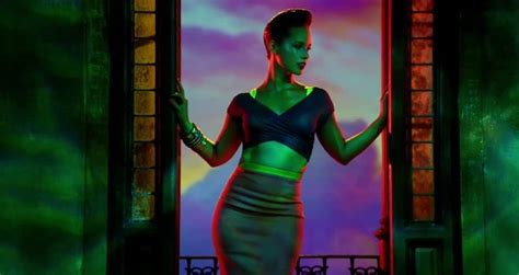 Alicia Keys Girl On Fire Official Music Video Videos Metatube
