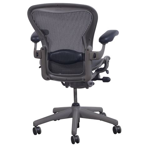 It adapts naturally and adjusts precisely to fit people of all sizes and postures doing all kinds of activities. Herman Miller Aeron Used Size B Task Chair, Lead ...