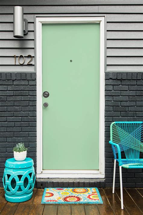 The interior color of the door should match the latch edge. 30 Best Front Door Color Ideas and Designs for 2021