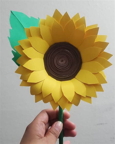 Girassol de papel: 25 inspirações para fazer, encantar e presentear | Como fazer flores de papel ...