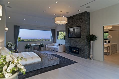15 Magnificent Master Bedrooms With Fireplace