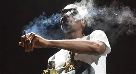 Snoop Dogg Finally Quits Smoking Weed Heres What He Said About
