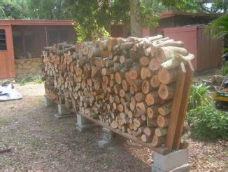 The simple outdoor lumber stack project. DIY Cinder Block Firewood Rack