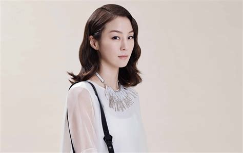 토치로 요리하려다 새로 이사한집 태워먹을뻔한 문정원. WIKITREE | "연예인 못지않은 미모" 문정원 화보 5장