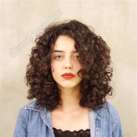 Hairstyles for 3b curly hair and hairstyles have been very popular amongst males for years, and this pattern will likely rollover right into 2017 and past. Mais uma noite tranquila na cidade de Townsville (quando a ...