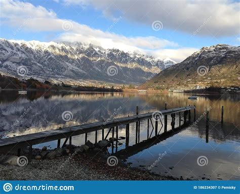 Wanaka Queenstown Lake With Pure Clear Water New Zealand With View On