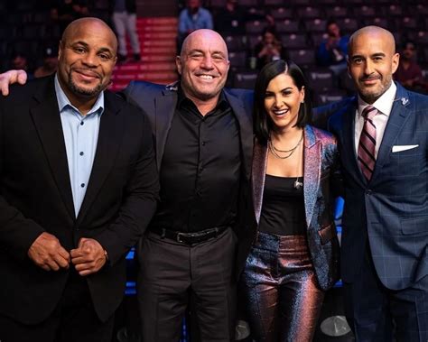 Joe Rogan Surprisingly Leaves Out Popular UFC Commentator From His