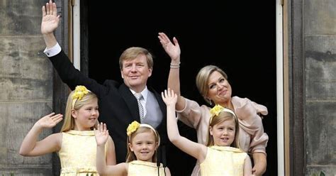 willem alexander crowned as new dutch king