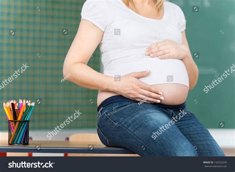984 Imagens De Pregnant Teacher Imagens Fotos Stock E Vetores Shutterstock