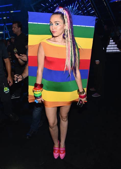 Miley Cyrus At The Mtv Vmas 2015 Pictures Popsugar Celebrity Photo 15