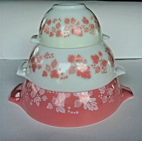 Vintage Pyrex Pink Gooseberry Mixing Nesting Cinderella Bowls