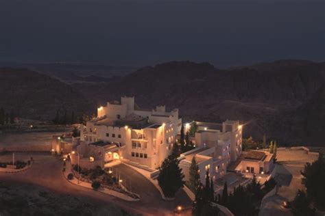 Das Umfassend Renovierte Mövenpick Nabatean Castle Hotel In Petra
