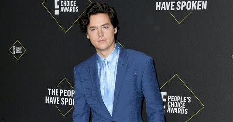 Rumors of cole and ari's relationship began popping up around february 2021. OMG! ¿Cole Sprouse y Ari Fournier confirman su relación ...