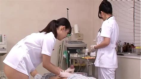 Las Enfermeras Japonesas Cuidan A Los Pacientes