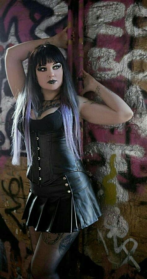 gotische gothic girls goth beauty dark beauty bdsm dark skirts cyberpunk girl emo
