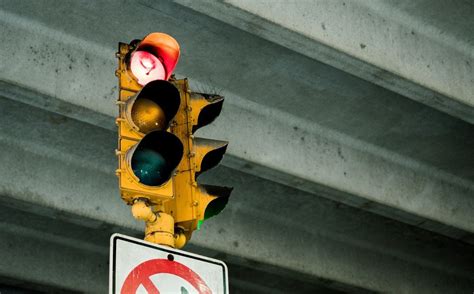 What You Should Know About Traffic Light Rules In India