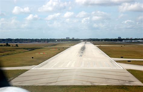 Approaching Runway 25 At Orlando Executive Airport Flickr