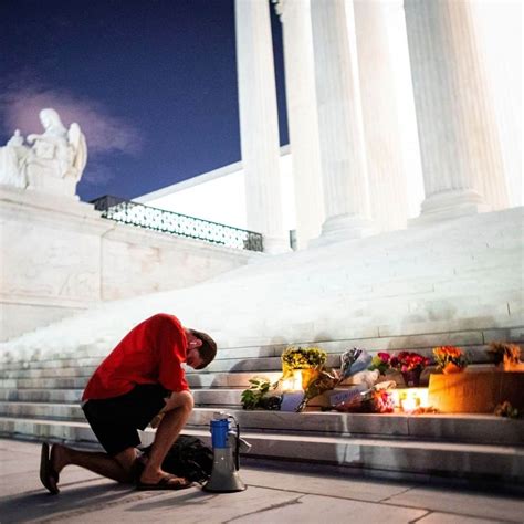 Cnnさんのインスタグラム写真 Cnninstagram 「mourners Gathered And Created Memorials In Washington Dc This