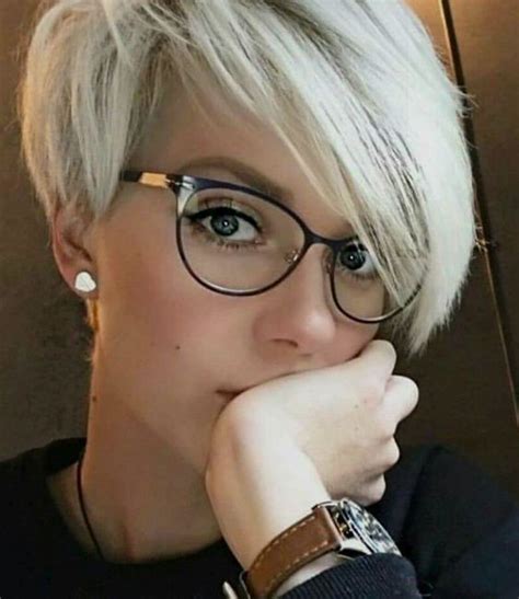 47 Chic Short Haircuts With Glasses Page 3 Of 47