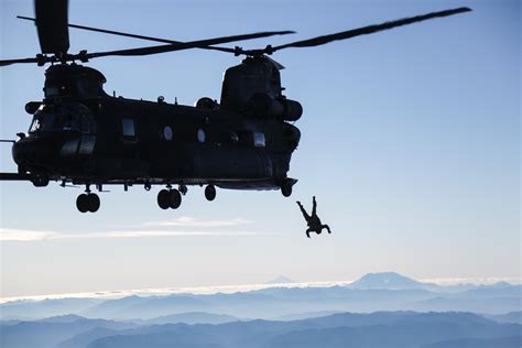 1st Sfg A Member Free Falls From 160th Soar A Mh 47g Chinook During