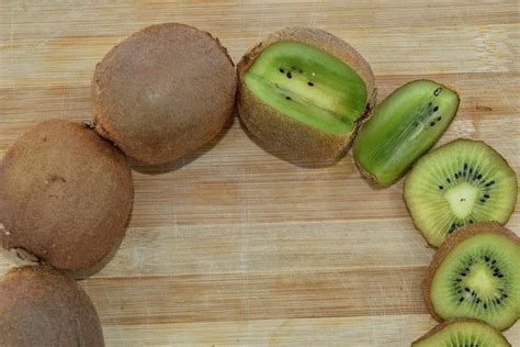 Free Picture Kiwi Ripe Fruit Seed Vitamin C Food Fruit Half Nutrition Tropical Exotic