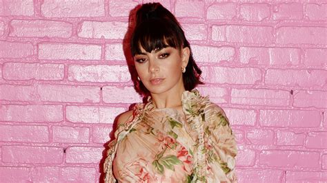 Charli Xcx Had An Iconic Response To Her Tampon String Showing Onstage