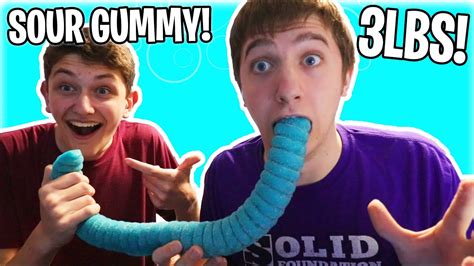 eating the world s biggest gummy worm 3lbs and 4 000 calories youtube