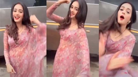 Kumkum Bhagya Off Screen Masti Mugdha Chaphekar Beautiful Dance On Set Latest Video
