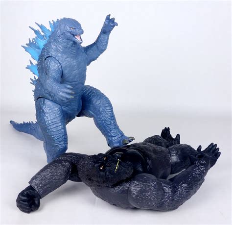 Godzilla vs king kong movie skullcrawler monsterverse 4 toys playmates2020 new. REVIEW: Playmates Toys Godzilla vs. Kong | Figures.com