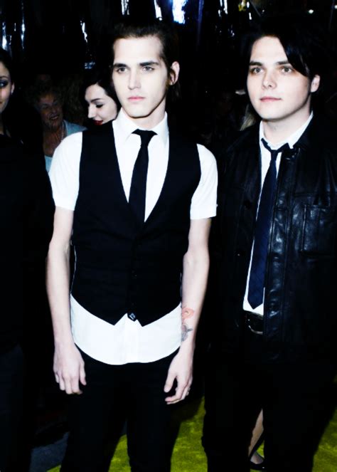 Mikey And Gerard Gerard Way Photo 38835934 Fanpop