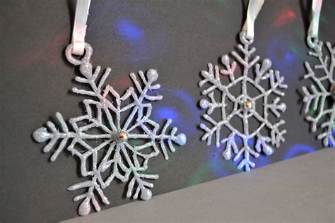 Diy Hot Glue Snowflakes Snowflake Jewelry Snow Flakes Diy Paper Glue