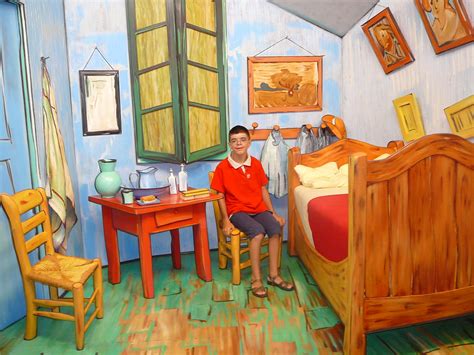 Ébloui par la lumière du midi, van gogh va faire de la couleur l'objet même de son œuvre. Dans la chambre de Van Gogh - In Van Gogh's bedroom | Flickr