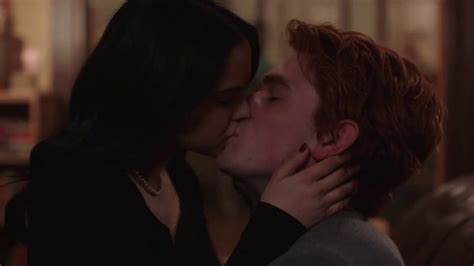 Riverdale 2x08 Veronica And Archie Kiss Youtube