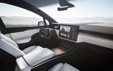 These Are Our Favorite Features Of The Tesla Model X Plaid