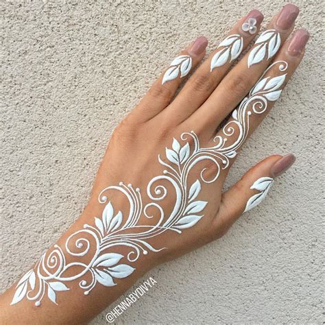50 Gorgeous Back Mehendi Designs That Are Perfect For All Girls Who