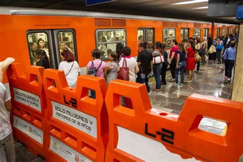 cuatro de cada 10 mujeres son víctimas de acoso en el metro de la ciudad de méxico infobae