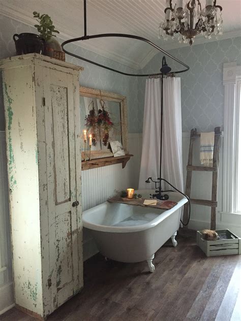 Amazing Farmhouse Vintage Bathroom With Claw Foot Tub Vintagebathrooms