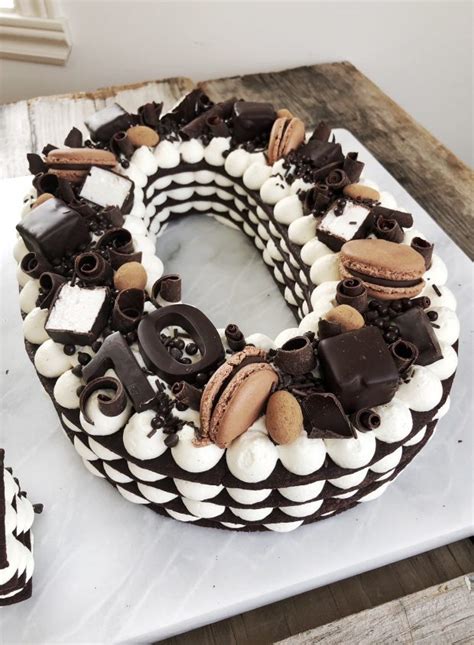 Le gâteau idéal pour fêter le nouvel an 2020 : How to make a Chocolate Icebox Number Cake | Simple Bites