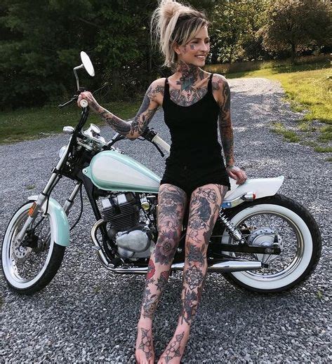 Pin By Sergo On Girls And Motorcycles Biker Girl Female Motorcycle Riders Racing Tattoos