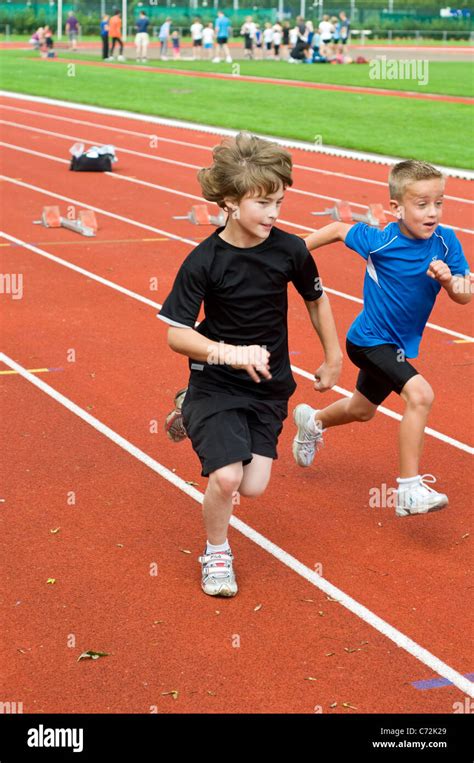 Athletes Running Curve Hi Res Stock Photography And Images Alamy