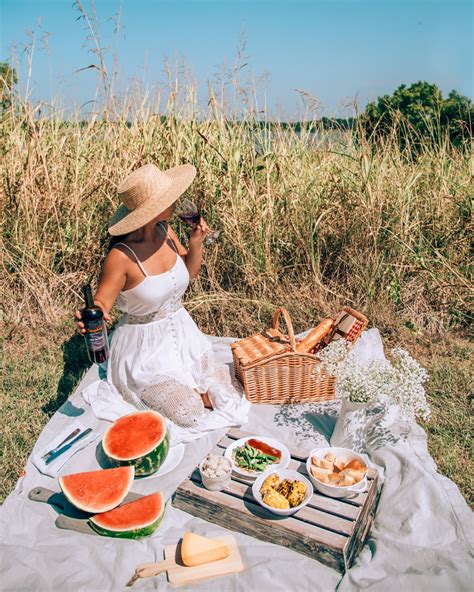 How To Create An Aesthetic Picnic For Instagram Photo Inspo