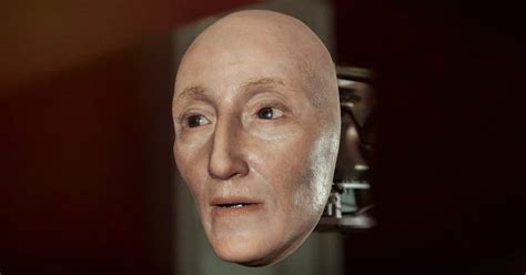 Elizabeth's ladies spent hours preparing the ageing queen's pocked face for the public. The Incredibly Realistic Face of Queen Elizabeth I | Queen ...