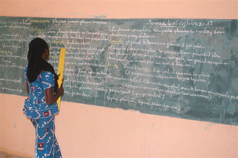 | Thionville Mali | Lecture de la lecon du jour en classe de 6è à ...