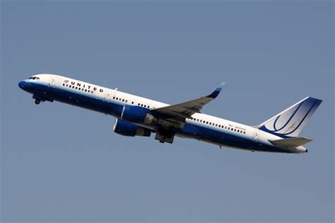 United Airlines Boeing757 222