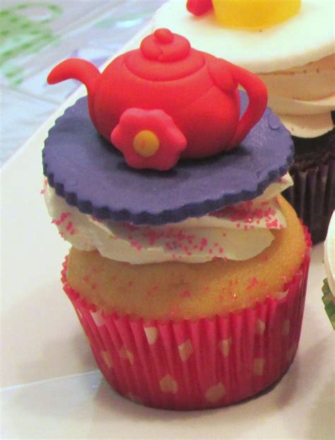 Baker Becky Alice In Wonderland Cupcakes
