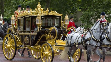 Élisabeth ii est l'actuelle reine des 16 états composant le commonwealth. Une calèche royale à 3,5 M€ offerte à la reine d ...
